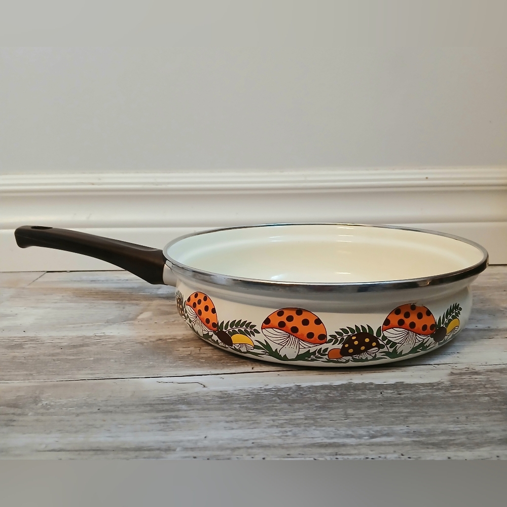 Vintage MCM Mushroom Enamelware Skillet | 9" Fry Pan | Retro Orange 70s Kitchen